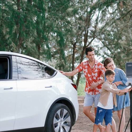 Voyager en voiture électrique: la check-list pour partir l’esprit léger